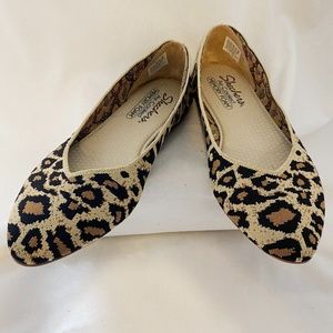 Skecher Memory Foam Leopard Flats Air-cooled 8.5
